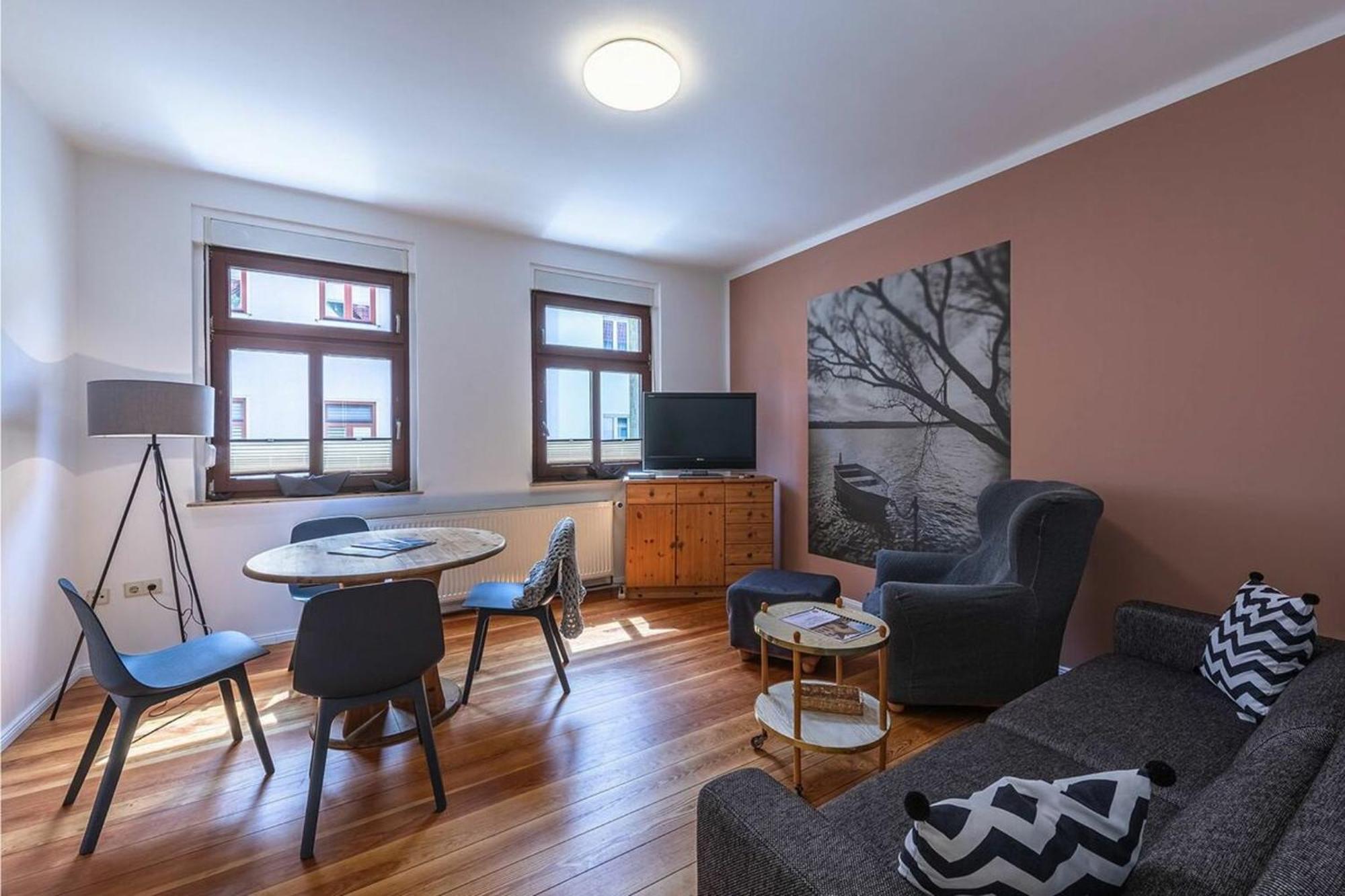 Hafenhaus Bootsquartier Daire Waren  Dış mekan fotoğraf
